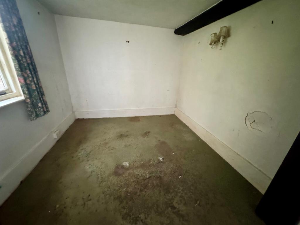 Lot: 132 - DETACHED PERIOD HOUSE FOR IMPROVEMENT - Dining room